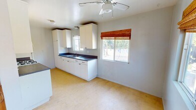 Belmont Apartments in Los Angeles, CA - Building Photo - Interior Photo