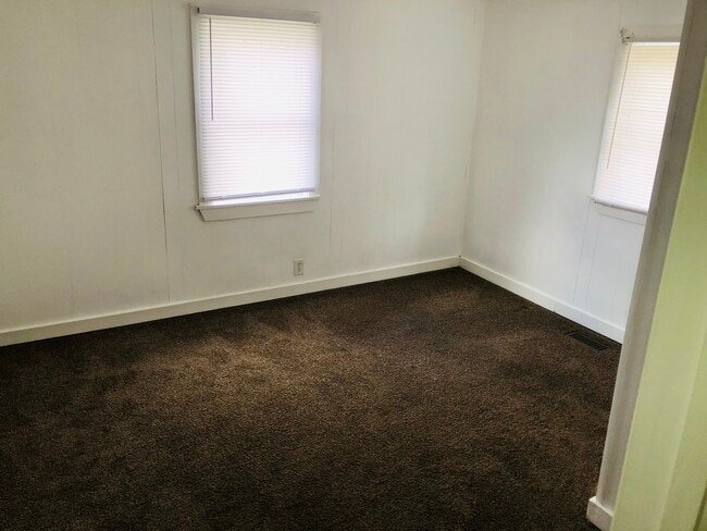 112 S New St in Eden, NC - Foto de edificio - Building Photo