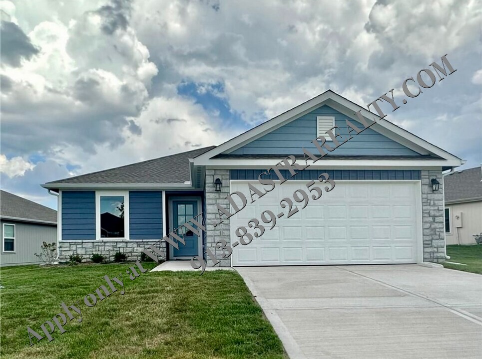 610 W Colleen Ct in Gardner, KS - Building Photo
