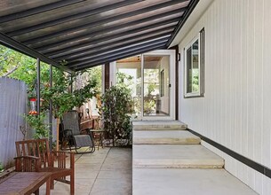 1165 Cherokee in Topanga, CA - Foto de edificio - Building Photo