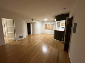 907 14th St, Unit # 2 in Santa Monica, CA - Foto de edificio - Building Photo