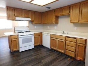 413 S Sunset St in Ridgecrest, CA - Building Photo - Building Photo