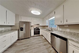 291 N Briar Ridge in Woodstock, GA - Building Photo - Building Photo