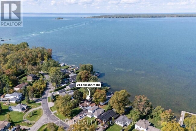 24 Lakeshore Rd in Georgina, ON - Building Photo - Building Photo