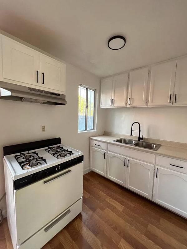 8310 Avalon Blvd in Los Angeles, CA - Building Photo - Building Photo