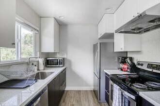 1219 W McKinley Ave in Sunnyvale, CA - Foto de edificio - Building Photo