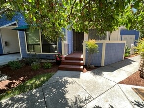 901 Russell Ave, Unit 101 in Santa Rosa, CA - Building Photo - Building Photo