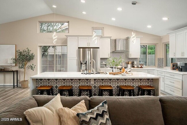 property at 5519 E Grovers Ave