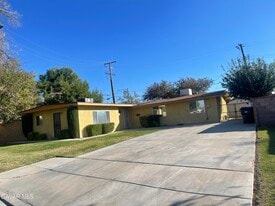 2004 W Oldfield St in Lancaster, CA - Building Photo