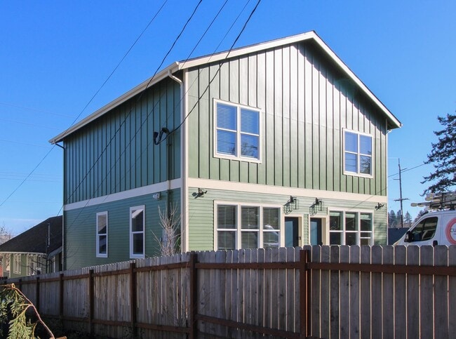 1725-1735 Commercial St SE in Salem, OR - Building Photo - Building Photo