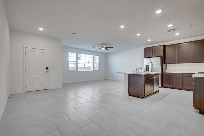 2546 Venetia Pointe St in Henderson, NV - Building Photo - Building Photo