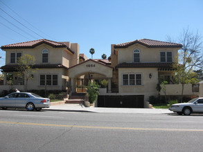 1054 Western Ave in Glendale, CA - Building Photo - Building Photo