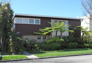 209-211 S Elm Dr in Beverly Hills, CA - Building Photo - Building Photo