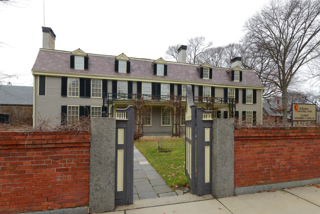 Casas Alquiler en Adams Shore, MA