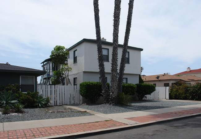 869 Diamond St in San Diego, CA - Foto de edificio - Building Photo