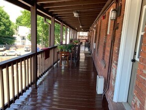 285 Pleasant St, Unit #3R in Northampton, MA - Building Photo - Building Photo