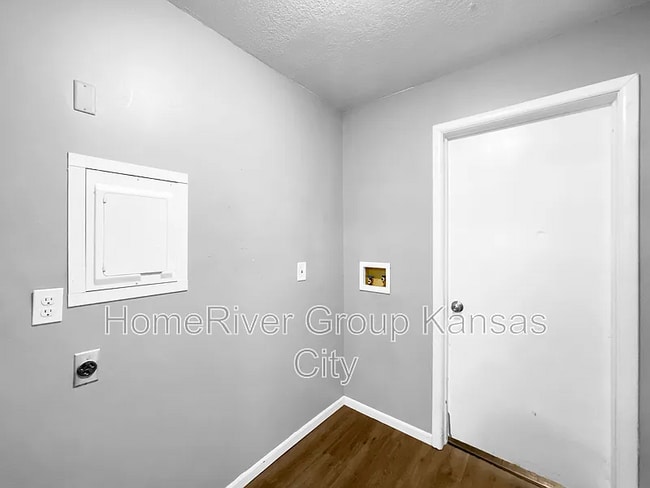 7801 E 112th St in Kansas City, MO - Building Photo - Building Photo