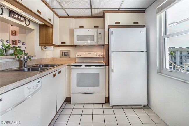 1624 Pine Valley Dr in Ft. Myers, FL - Building Photo - Building Photo