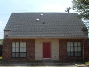 7619 Military in Dallas, TX - Building Photo - Building Photo