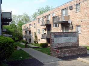 Four Lanterns Apartments in Cincinnati, OH - Building Photo - Building Photo