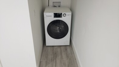 4265 Parnell Rd, Unit Apartment #1 in Marietta, GA - Foto de edificio - Building Photo