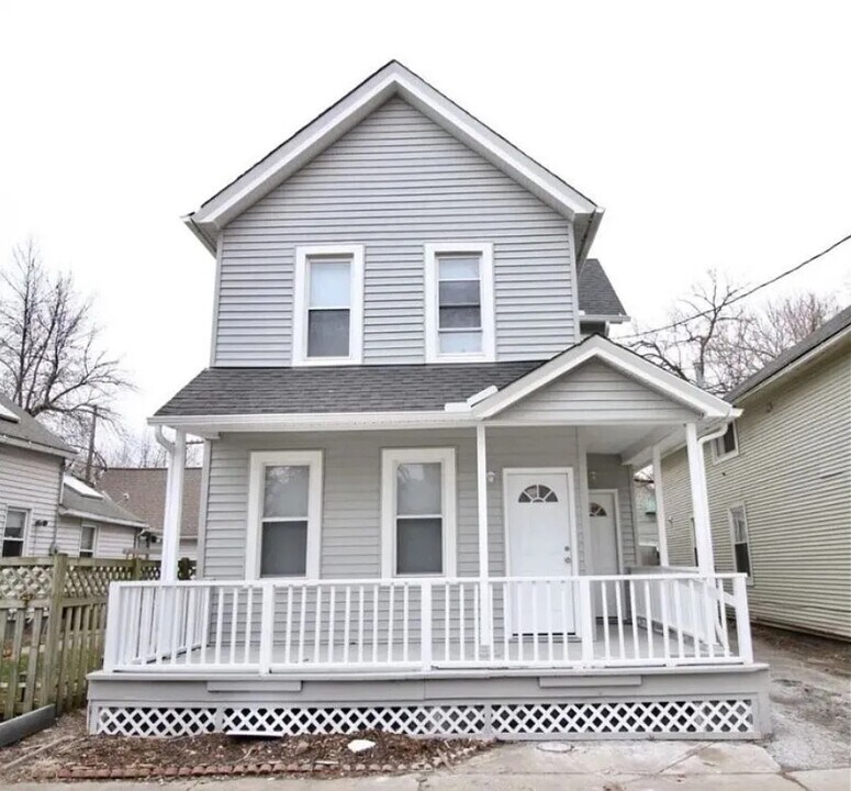 1939 W 52nd St, Unit upper unit in Cleveland, OH - Building Photo