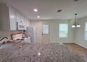 5422 Pine Ave in Pasadena, TX - Building Photo