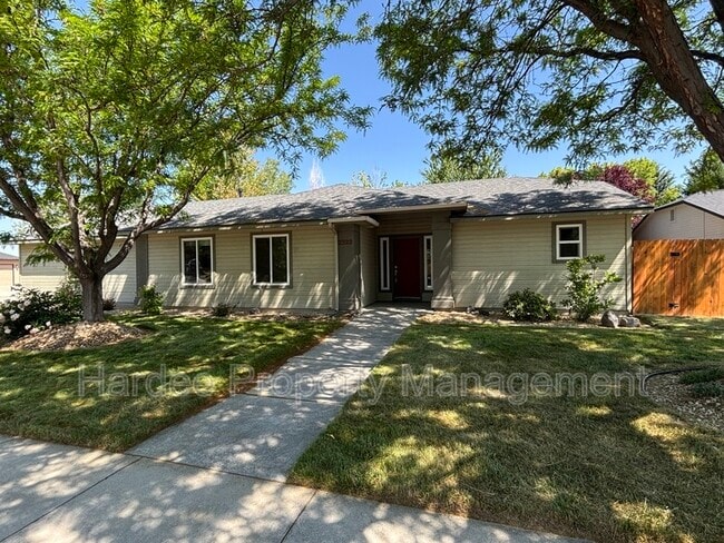 property at 2322 E Mugo St