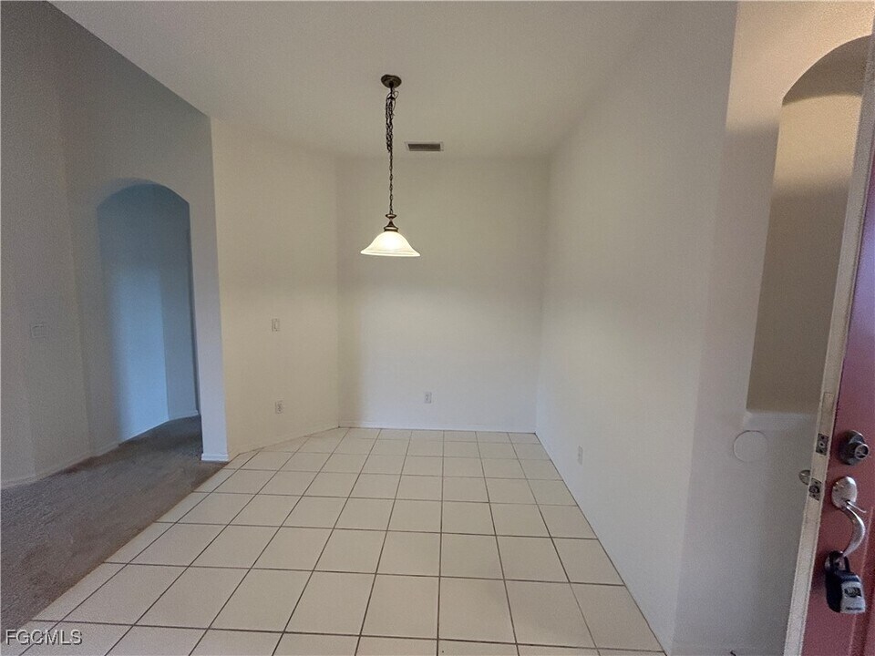 4255 Liron Ave in Ft. Myers, FL - Building Photo