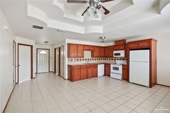 2000 Circle Dr in Mission, TX - Building Photo - Building Photo