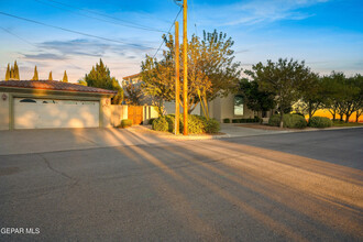 501 Rim Rd in El Paso, TX - Building Photo - Building Photo