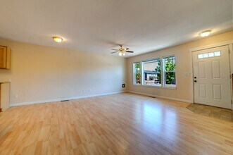 3205 NE Bain St in Bend, OR - Building Photo - Building Photo