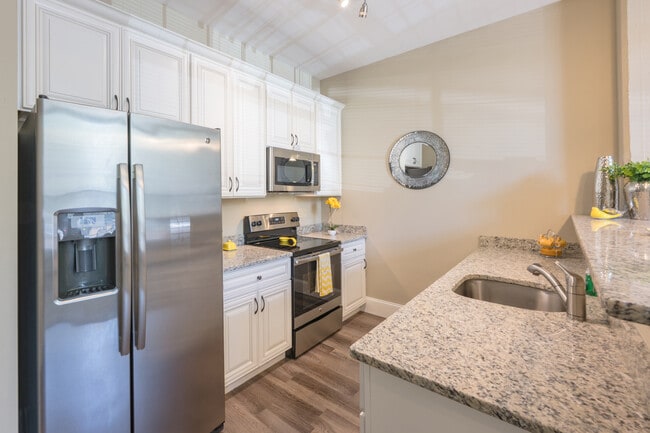 US Rubber Lofts in Providence, RI - Foto de edificio - Interior Photo