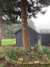 3335 Coburg Rd in Eugene, OR - Foto de edificio - Building Photo