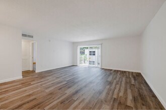 715 20th St in Vero Beach, FL - Foto de edificio - Building Photo