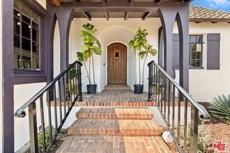 2247 Ronda Vista Dr in Los Angeles, CA - Building Photo - Building Photo