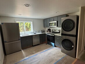 2112 Sunset Dr W in University Place, WA - Building Photo - Building Photo