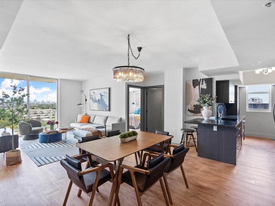 5077 NW 7th St in Miami, FL - Building Photo