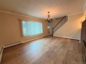 12 Elves Ln in Levittown, NY - Building Photo - Building Photo