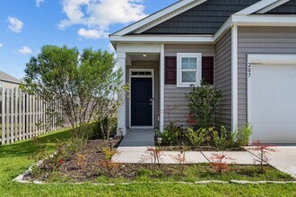 207 Airlie Vista Ln in Holly Ridge, NC - Building Photo - Building Photo