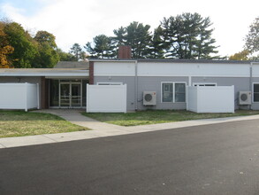 90 Alden Ave in Enfield, CT - Building Photo - Building Photo