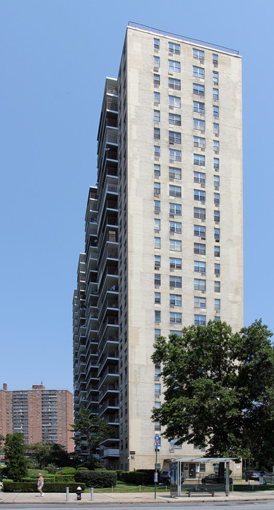 Brightwater Towers in Brooklyn, NY - Building Photo