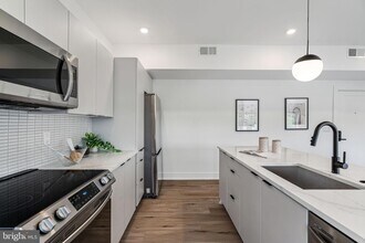 139 W Chelten Ave, Unit 312 in Philadelphia, PA - Foto de edificio - Building Photo