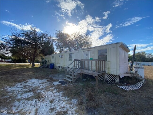 7814 Breeze Dr in North Fort Myers, FL - Building Photo - Building Photo