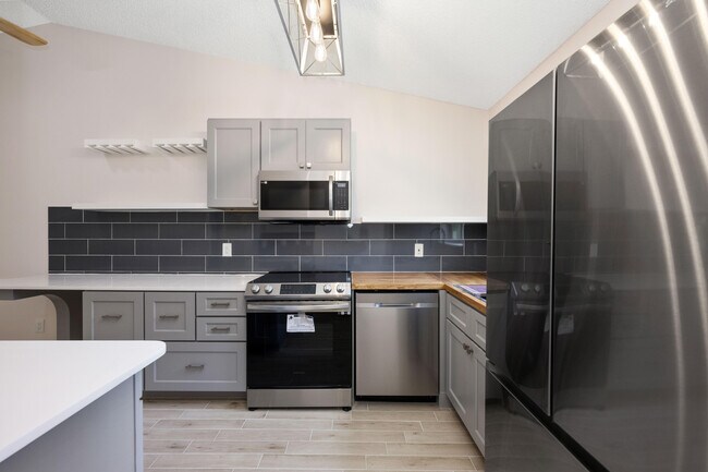 5214 Stacy St in West Palm Beach, FL - Building Photo - Building Photo