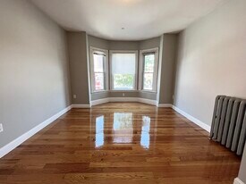 107 Chelsea St in Boston, MA - Building Photo