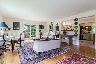 54 Jacobs Ln in Guilford, CT - Building Photo - Building Photo