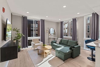 916 N Delaware Ave in Philadelphia, PA - Foto de edificio - Building Photo