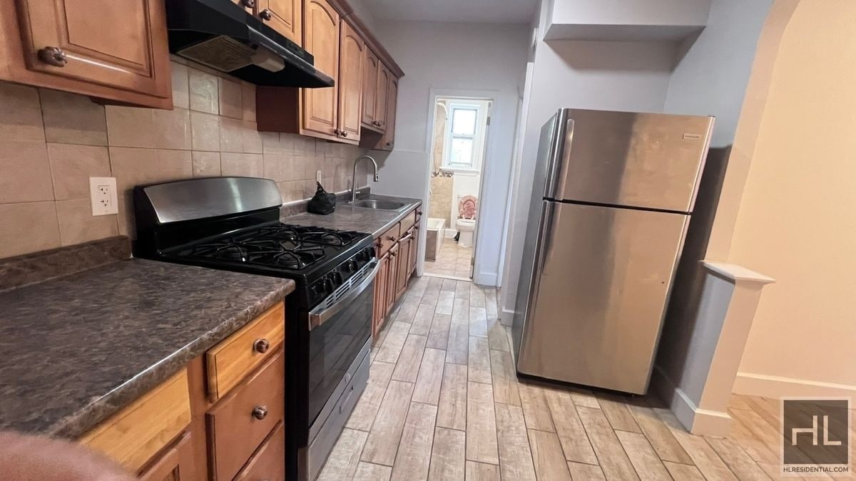 798 Miller Ave in Brooklyn, NY - Building Photo