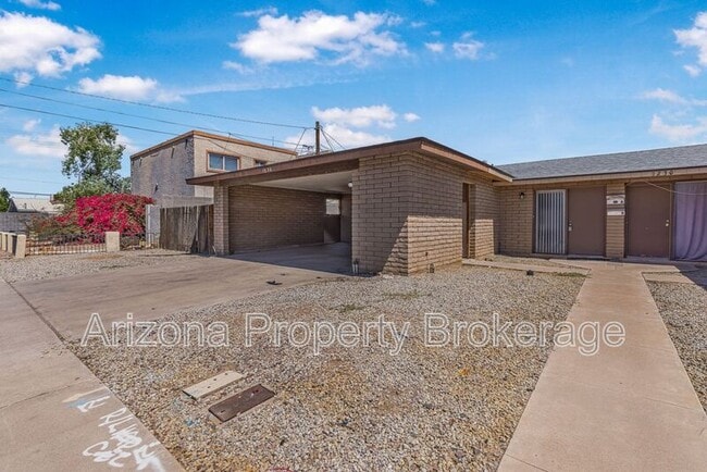 property at 1230 E Jarvis Ave